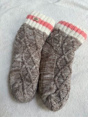UGG Cable Knit Slipper Socks Fleece Lined Gripper Sole Taupe Pink Women’s 7-8.5